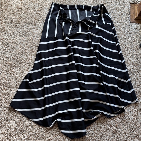 Who What Wear Asymmetrical Black and White Skirt - Picture 7 of 8
